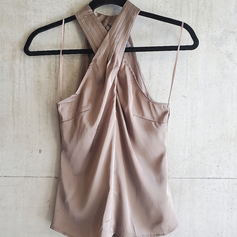 GUESS / key hole front cross halter top / XS